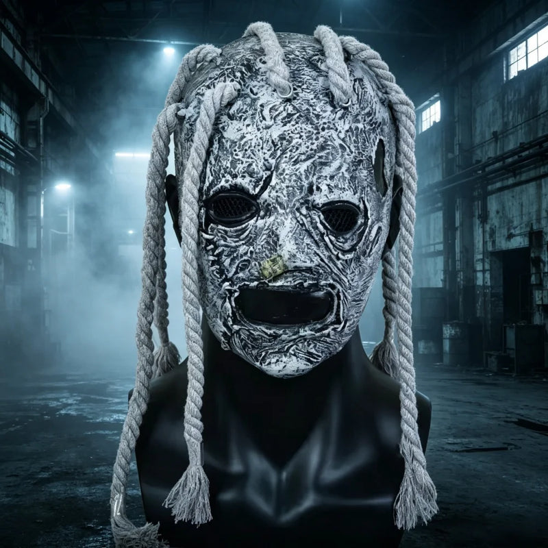Masque d'horreur latex gris avec tresses de corde